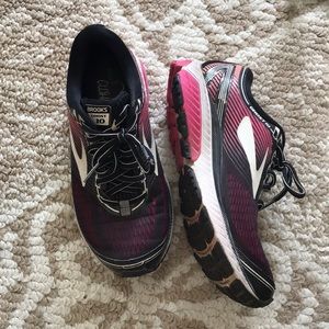 Brooks ghost 10 size 8 sneakers
